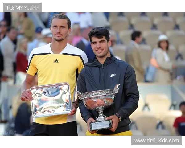 [澳网]辛纳：小兹韦列夫会举起大满贯冠军奖杯的.